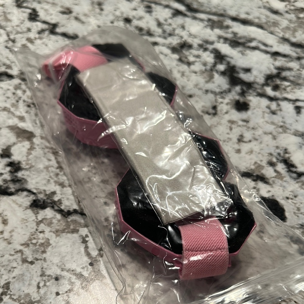 Pink Heart-Shaped Ski Goggles - Picture 6 of 6